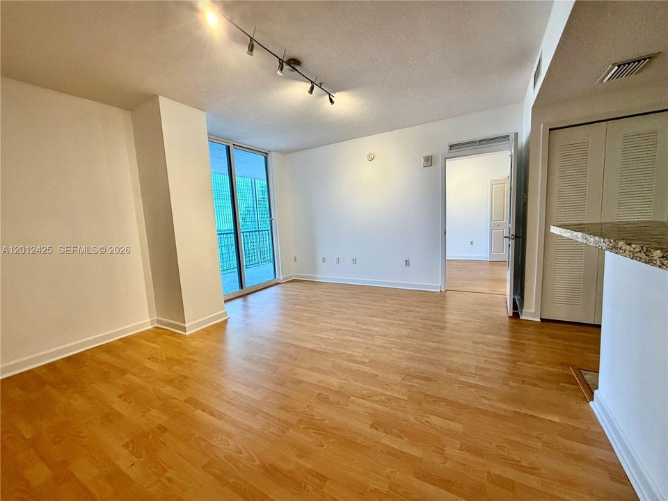 En Venta: $395,000 (1 camas, 1 baños, 630 Pies cuadrados)