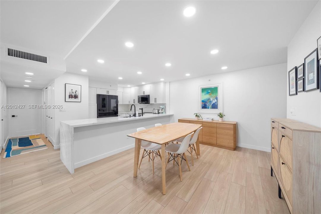 Active With Contract: $949,000 (2 beds, 2 baths, 1231 Square Feet)