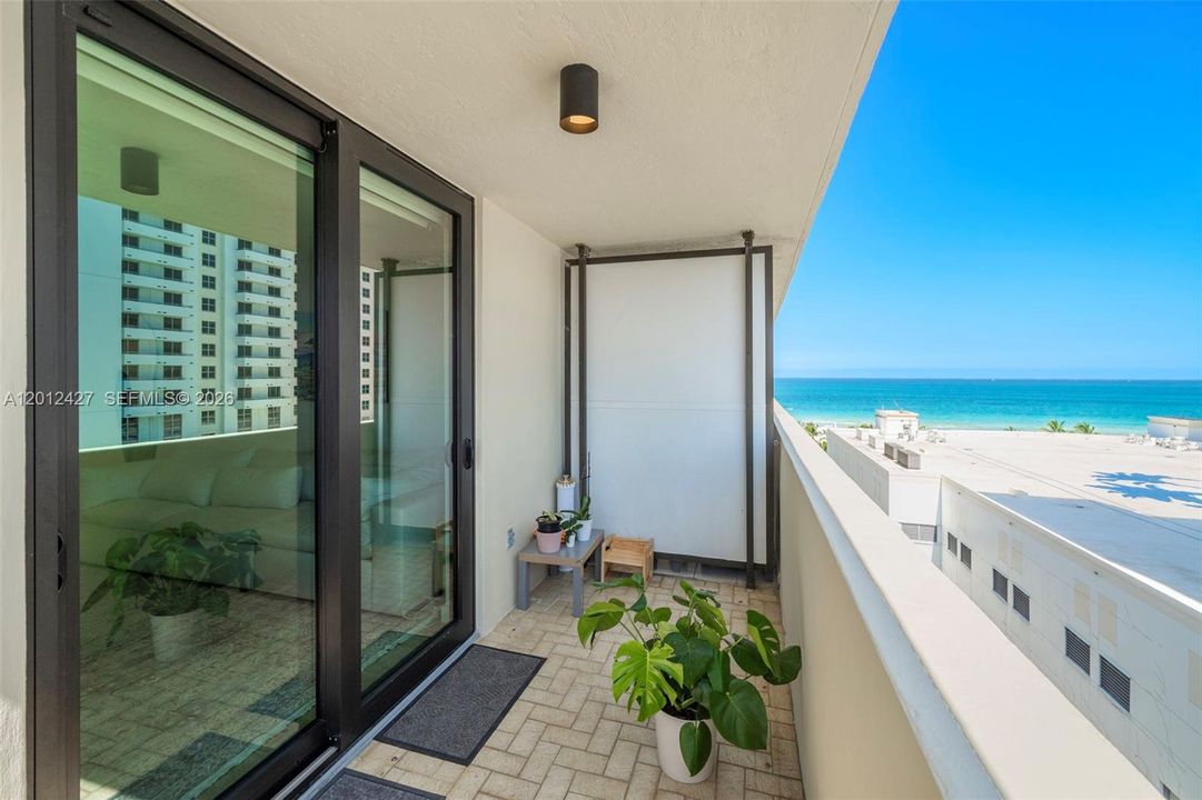 Active With Contract: $949,000 (2 beds, 2 baths, 1231 Square Feet)