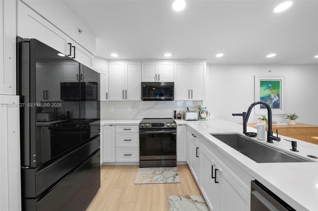 Active With Contract: $949,000 (2 beds, 2 baths, 1231 Square Feet)