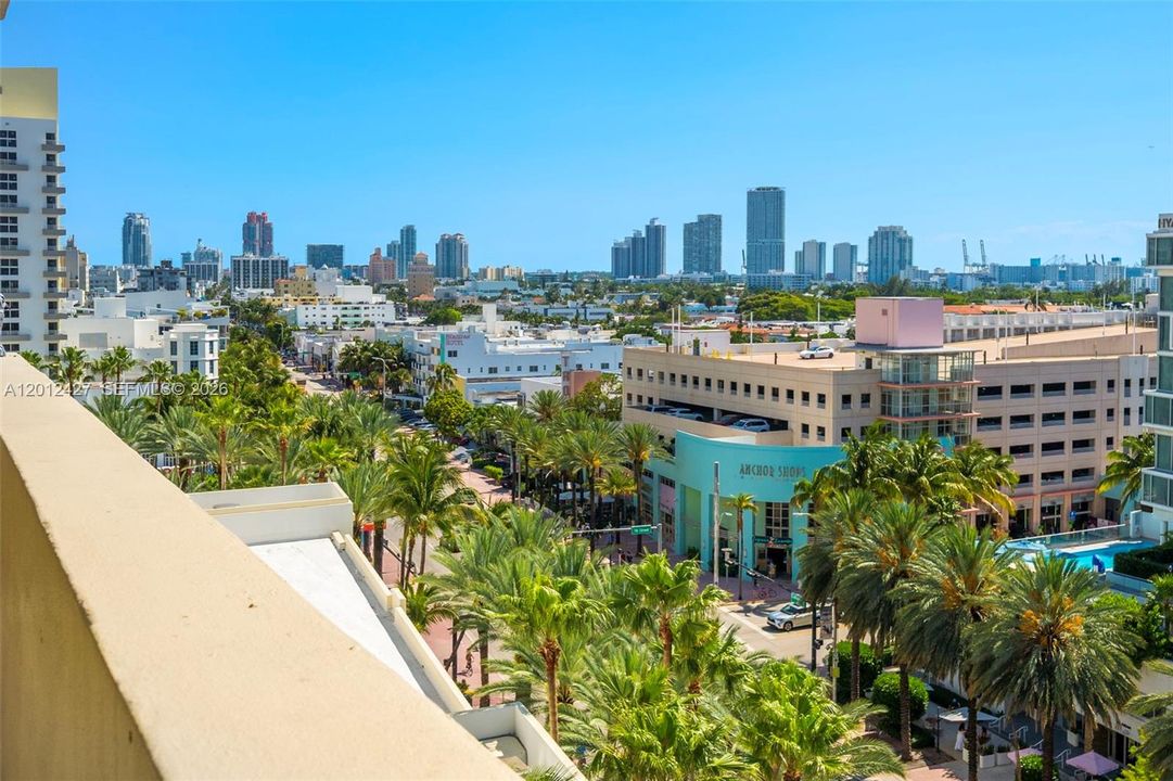 Active With Contract: $949,000 (2 beds, 2 baths, 1231 Square Feet)