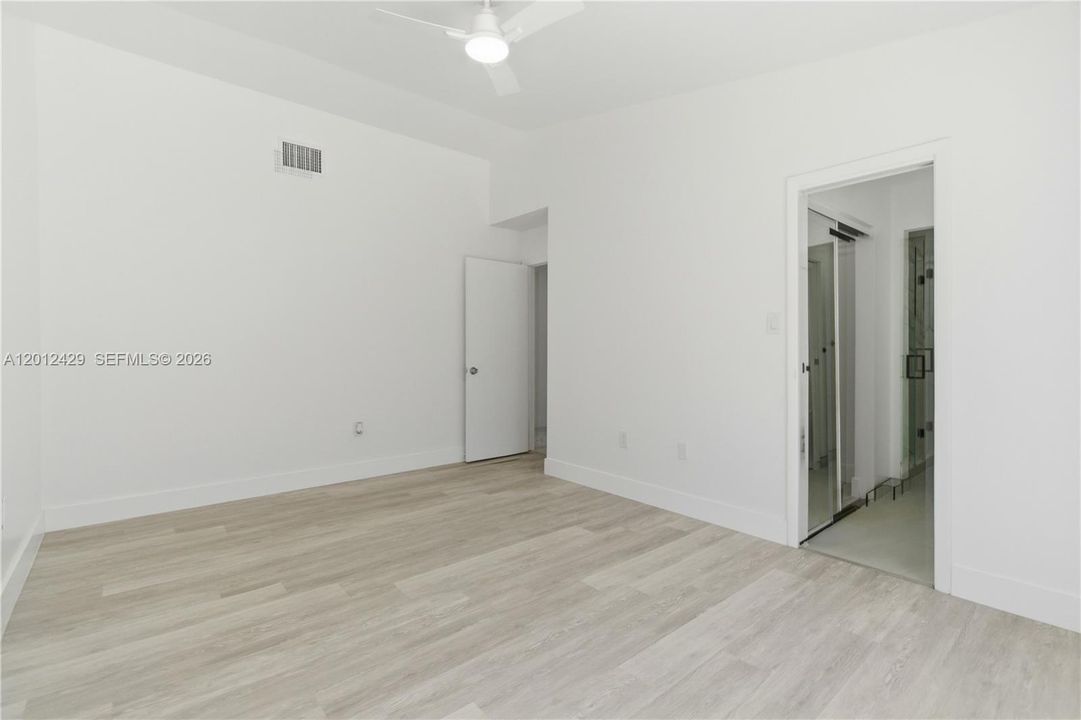 Недавно арендовано: $3,900 (4 спален, 3 ванн, 1225 Квадратных фут)