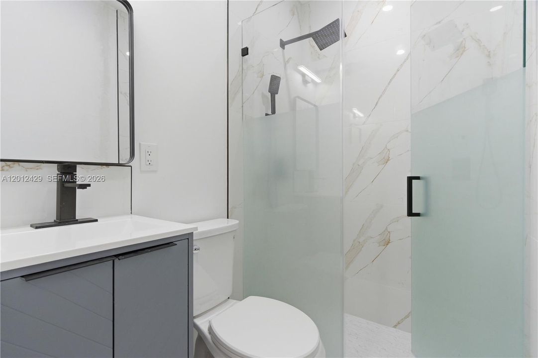 Недавно арендовано: $3,900 (4 спален, 3 ванн, 1225 Квадратных фут)