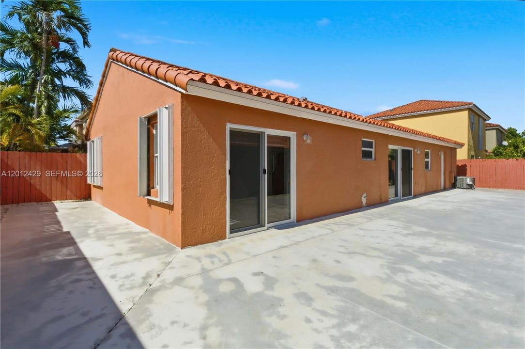 Недавно арендовано: $3,900 (4 спален, 3 ванн, 1225 Квадратных фут)