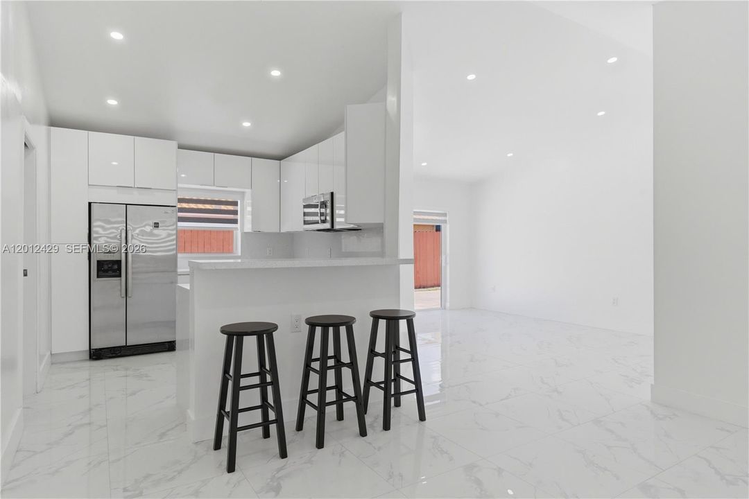 Недавно арендовано: $3,900 (4 спален, 3 ванн, 1225 Квадратных фут)