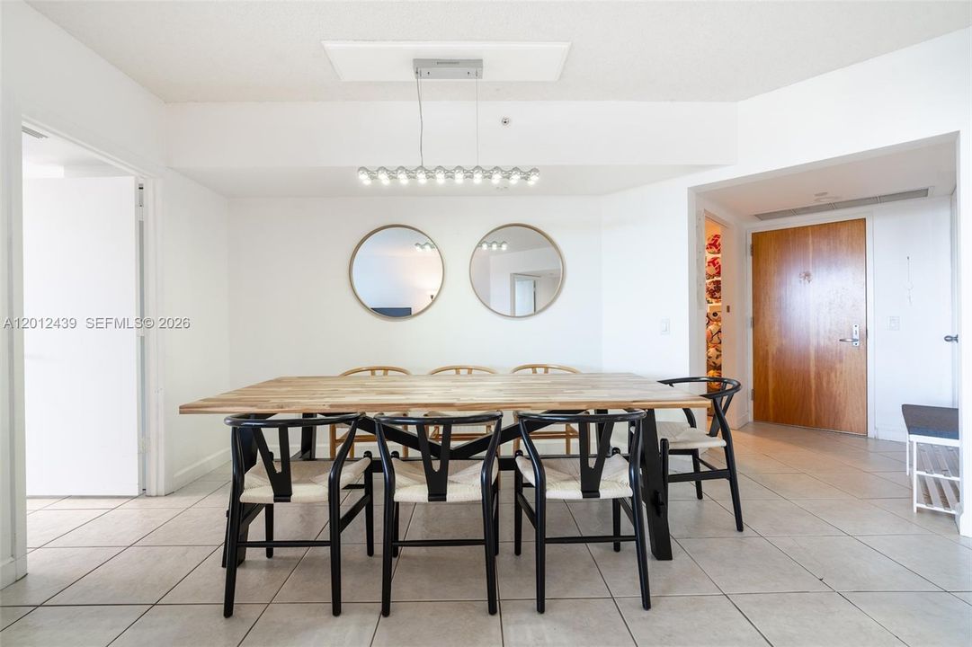 Activo con contrato: $5,300 (3 camas, 2 baños, 1872 Pies cuadrados)