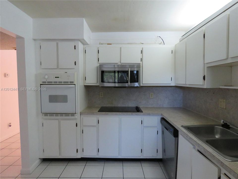 Active With Contract: $265,000 (2 beds, 2 baths, 1256 Square Feet)