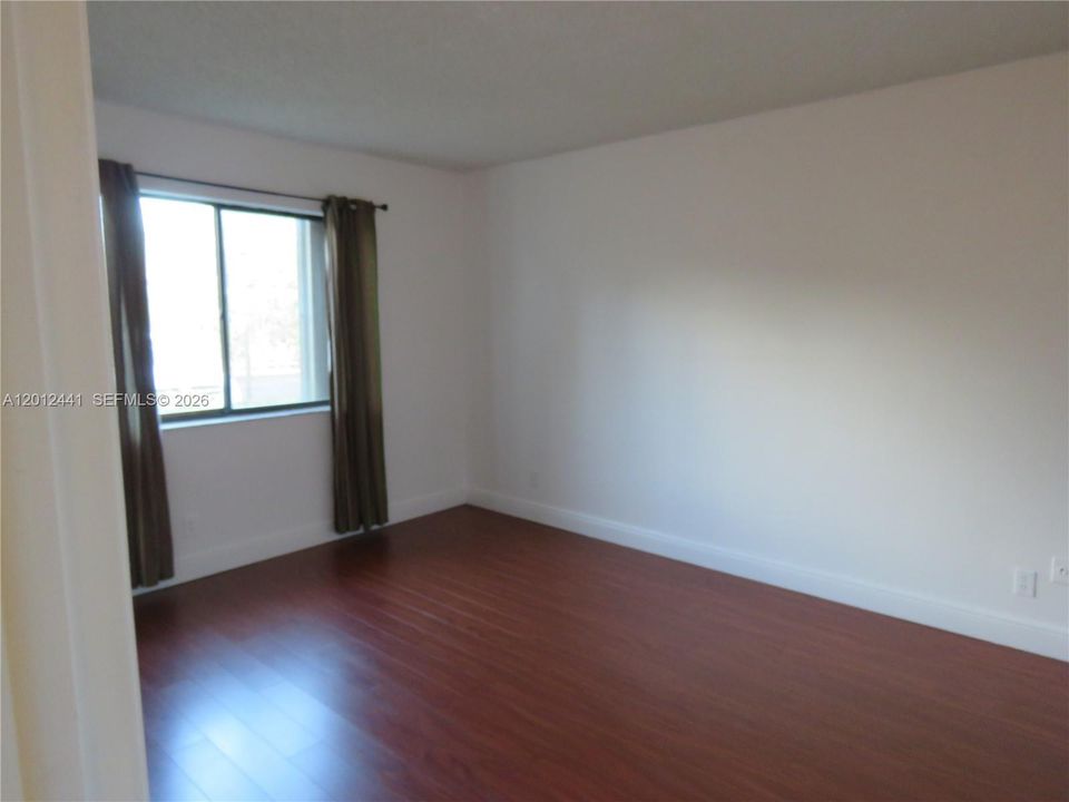 Active With Contract: $265,000 (2 beds, 2 baths, 1256 Square Feet)