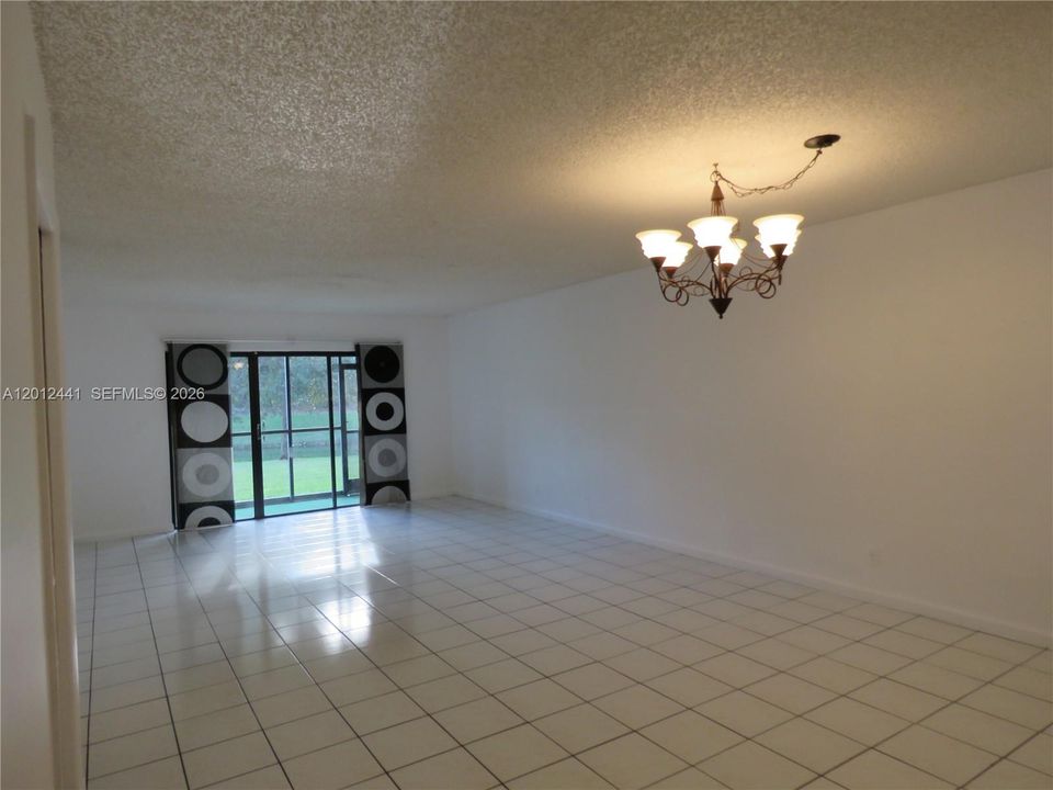 Active With Contract: $265,000 (2 beds, 2 baths, 1256 Square Feet)