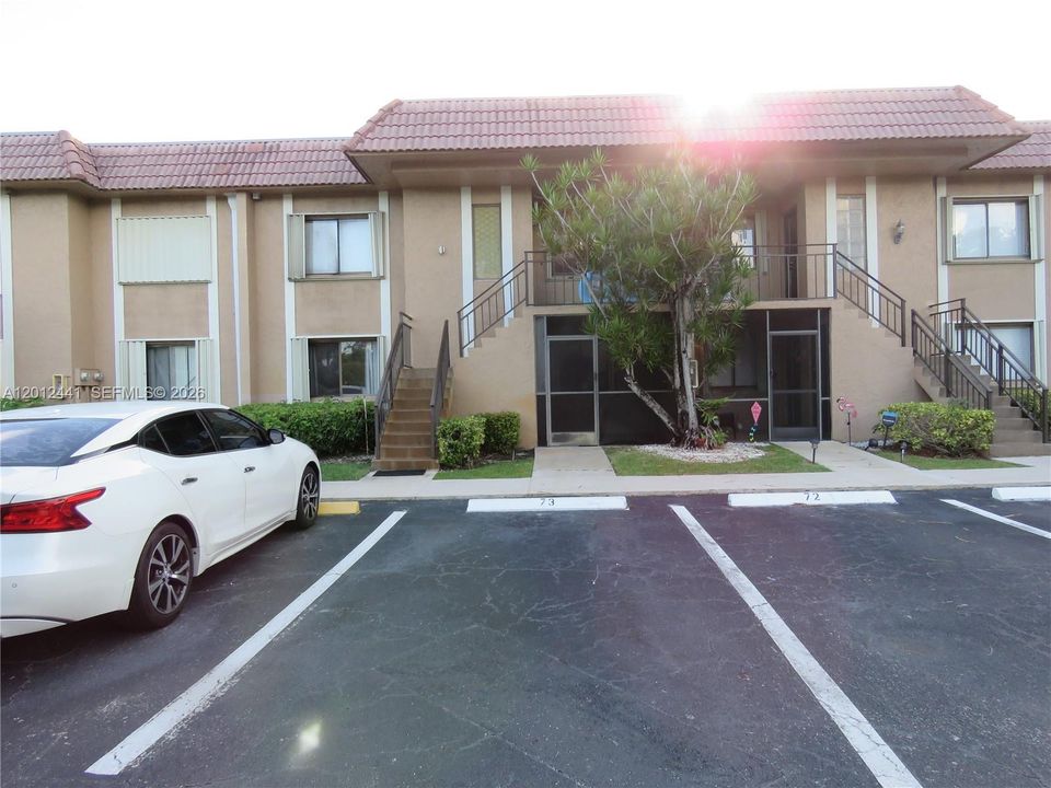 Active With Contract: $265,000 (2 beds, 2 baths, 1256 Square Feet)
