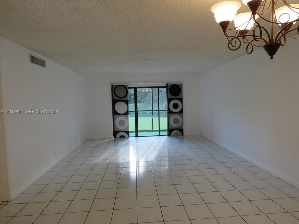 Active With Contract: $265,000 (2 beds, 2 baths, 1256 Square Feet)