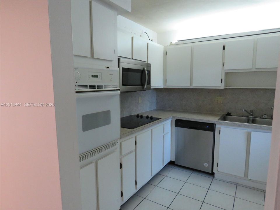 Active With Contract: $265,000 (2 beds, 2 baths, 1256 Square Feet)