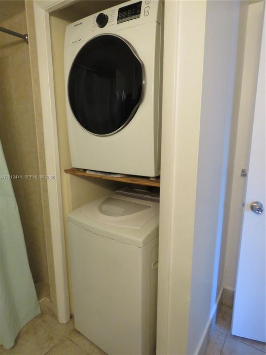 Active With Contract: $265,000 (2 beds, 2 baths, 1256 Square Feet)