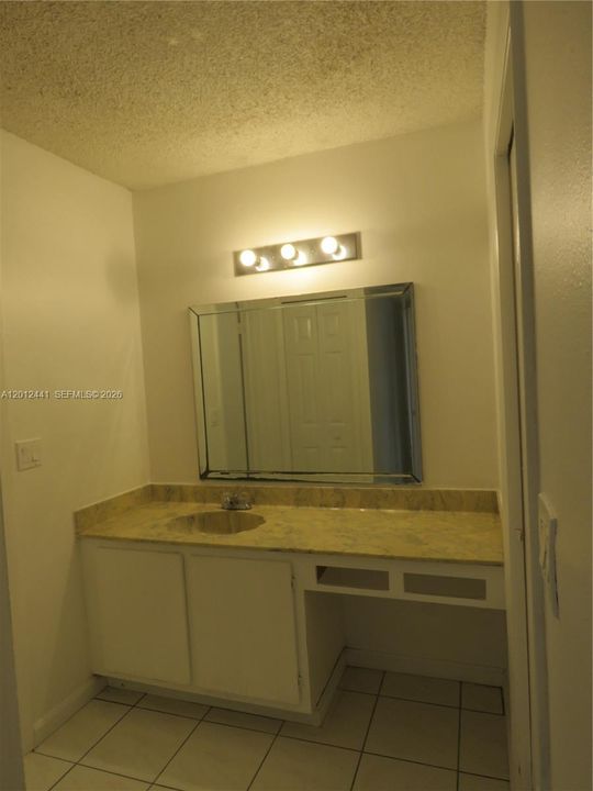 Active With Contract: $265,000 (2 beds, 2 baths, 1256 Square Feet)