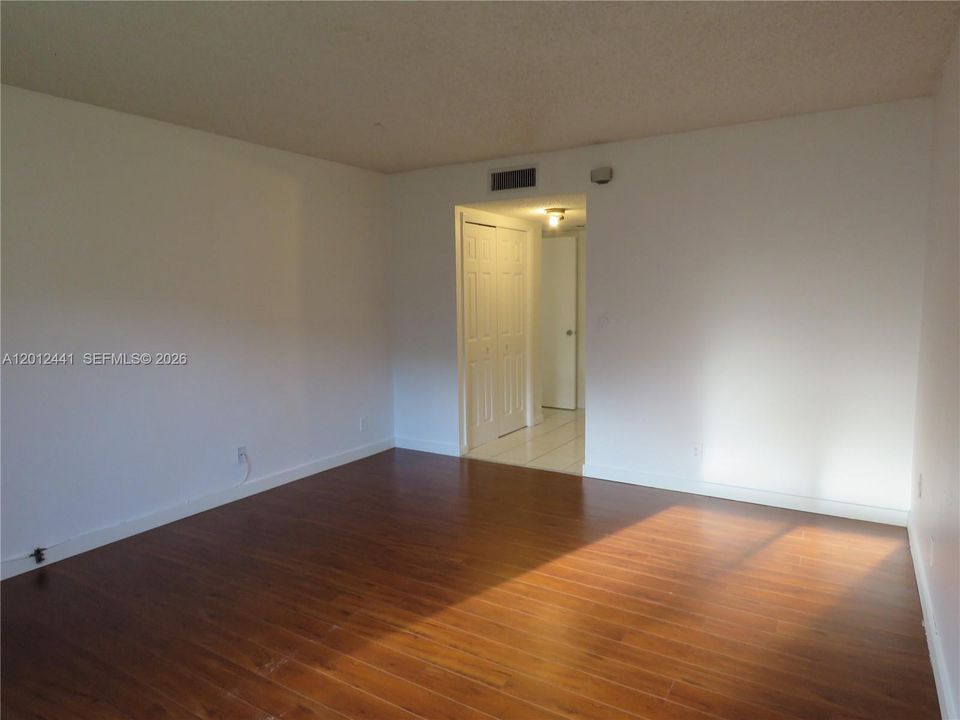 Active With Contract: $265,000 (2 beds, 2 baths, 1256 Square Feet)