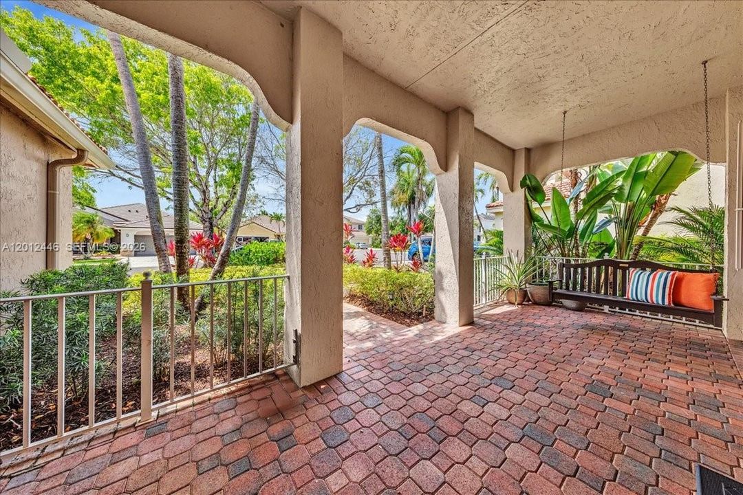 En Venta: $995,000 (4 camas, 2 baños, 2115 Pies cuadrados)