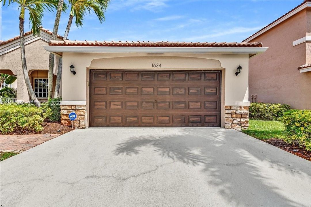 En Venta: $995,000 (4 camas, 2 baños, 2115 Pies cuadrados)