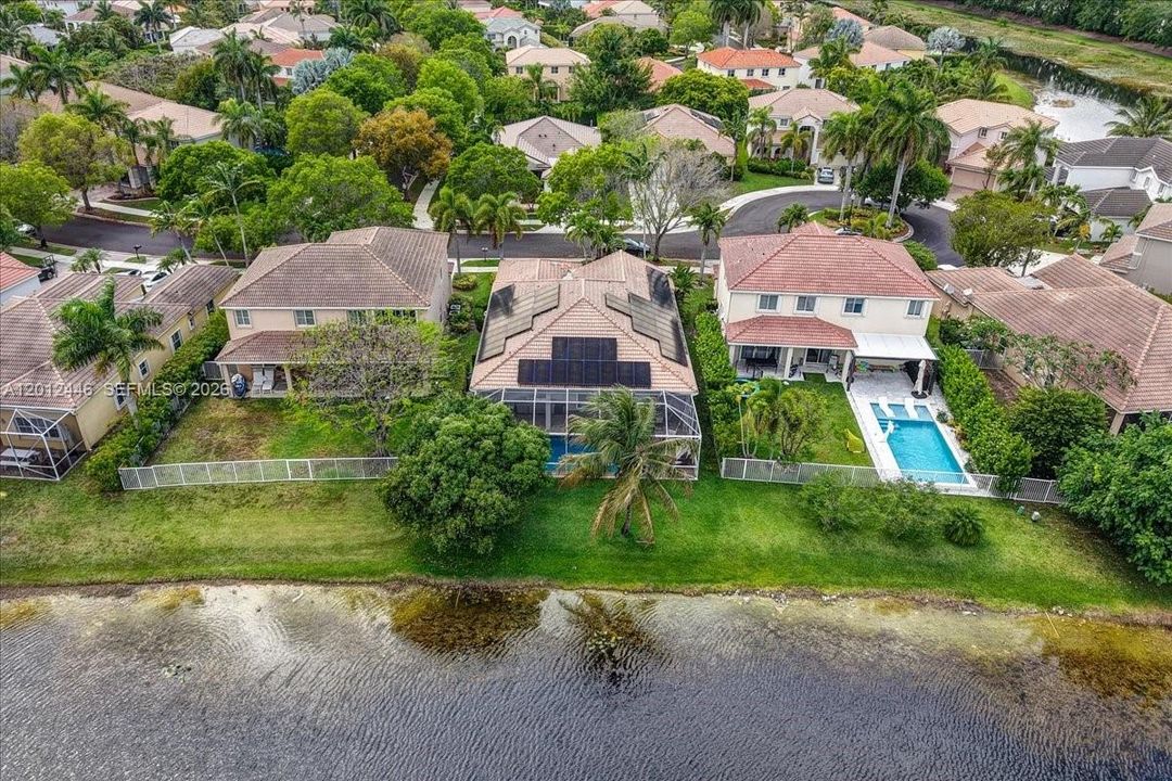 En Venta: $995,000 (4 camas, 2 baños, 2115 Pies cuadrados)
