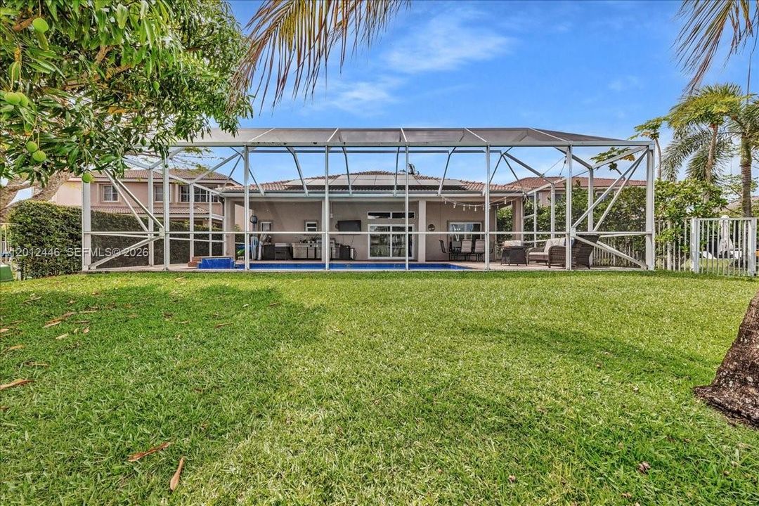 En Venta: $995,000 (4 camas, 2 baños, 2115 Pies cuadrados)