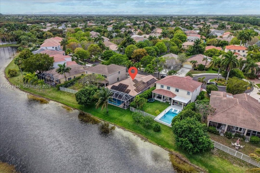 En Venta: $995,000 (4 camas, 2 baños, 2115 Pies cuadrados)
