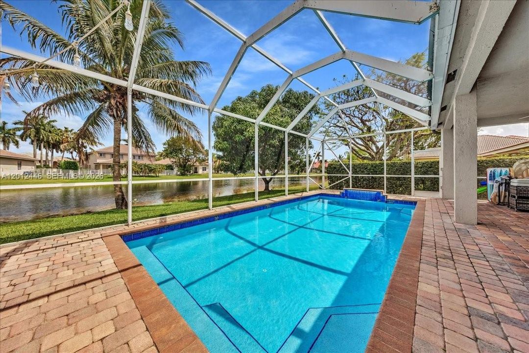 En Venta: $995,000 (4 camas, 2 baños, 2115 Pies cuadrados)