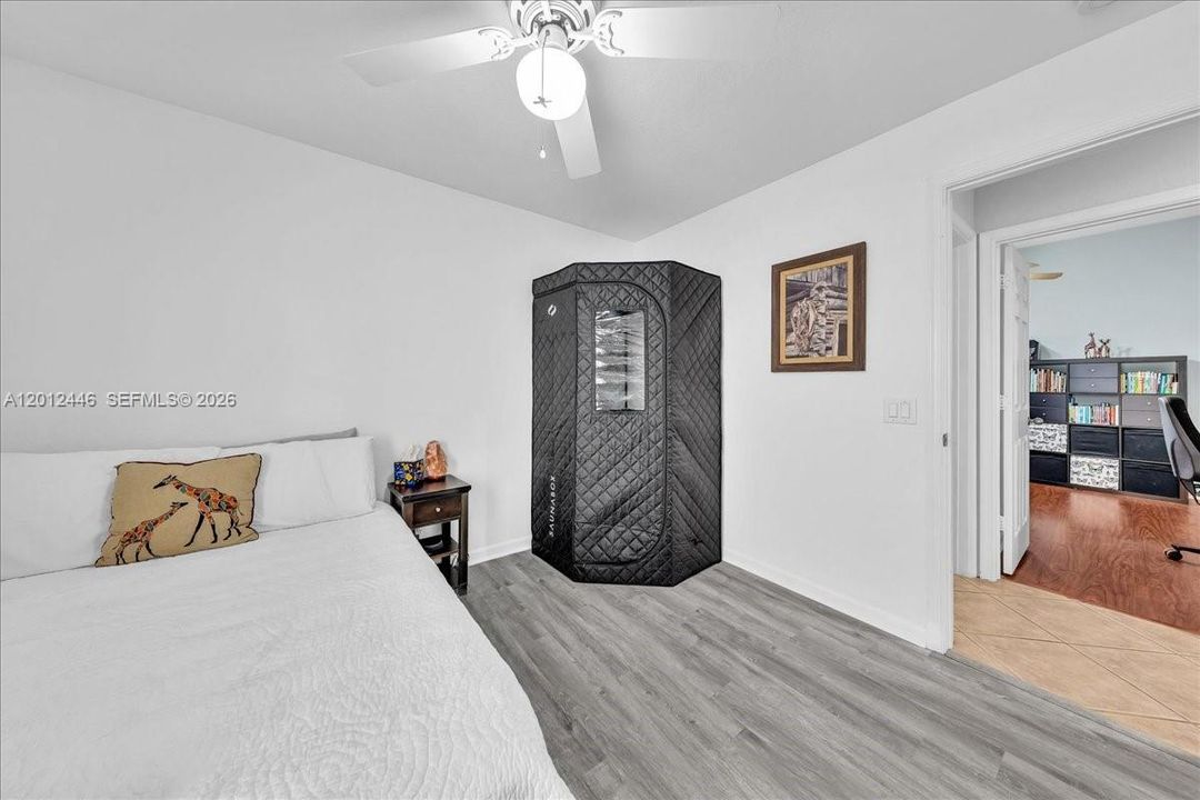 En Venta: $995,000 (4 camas, 2 baños, 2115 Pies cuadrados)