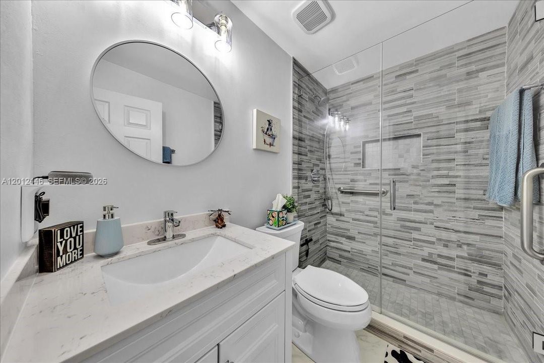 En Venta: $995,000 (4 camas, 2 baños, 2115 Pies cuadrados)