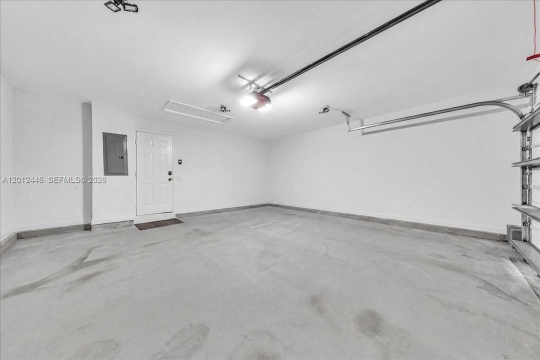 En Venta: $995,000 (4 camas, 2 baños, 2115 Pies cuadrados)