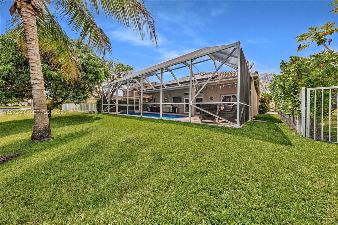 En Venta: $995,000 (4 camas, 2 baños, 2115 Pies cuadrados)