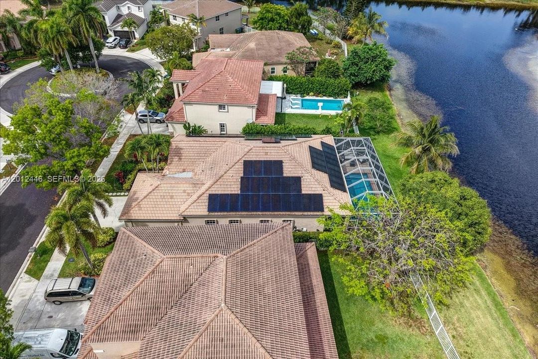 En Venta: $995,000 (4 camas, 2 baños, 2115 Pies cuadrados)