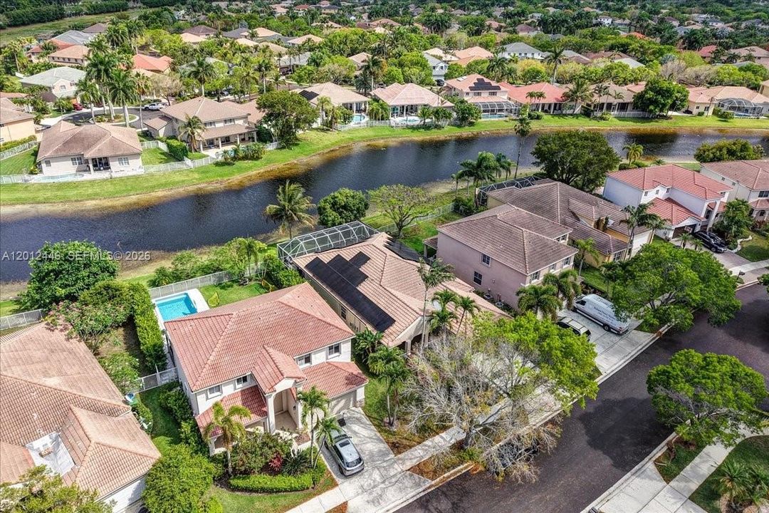 En Venta: $995,000 (4 camas, 2 baños, 2115 Pies cuadrados)