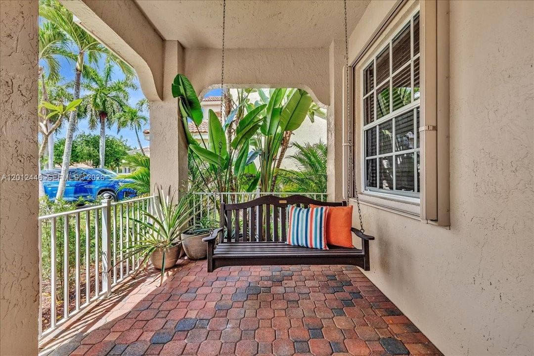 En Venta: $995,000 (4 camas, 2 baños, 2115 Pies cuadrados)