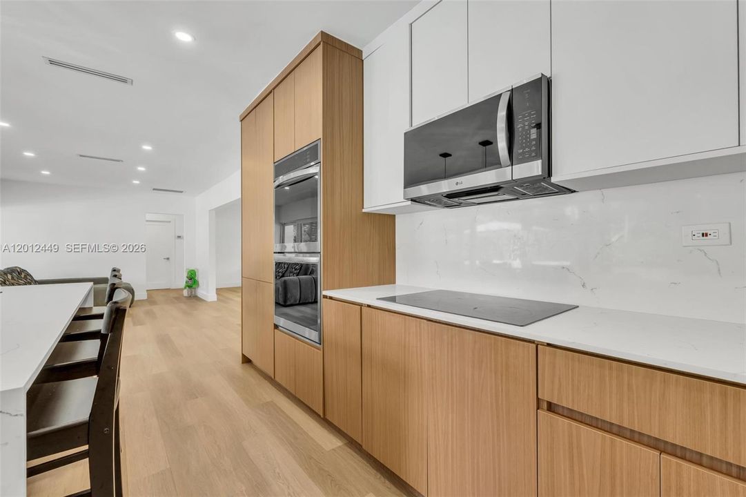 На продажу: $3,200,000 (4 спален, 3 ванн, 2591 Квадратных фут)