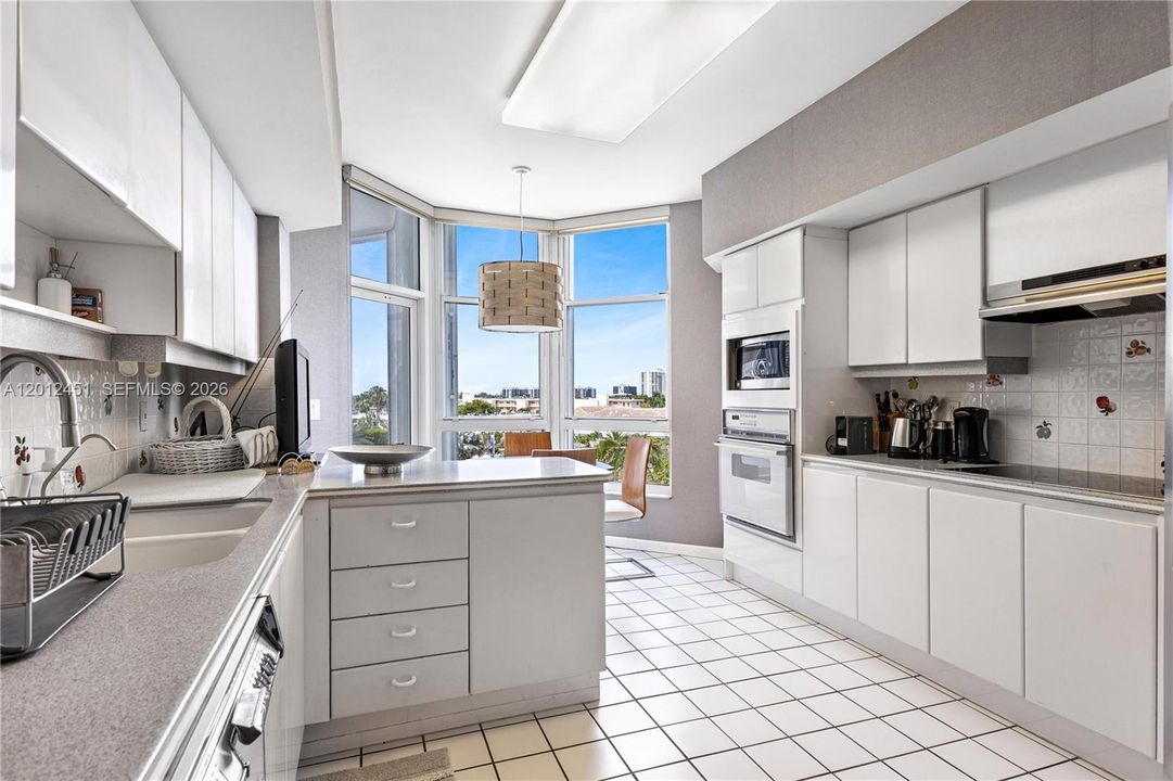 For Sale: $1,599,000 (3 beds, 3 baths, 2768 Square Feet)