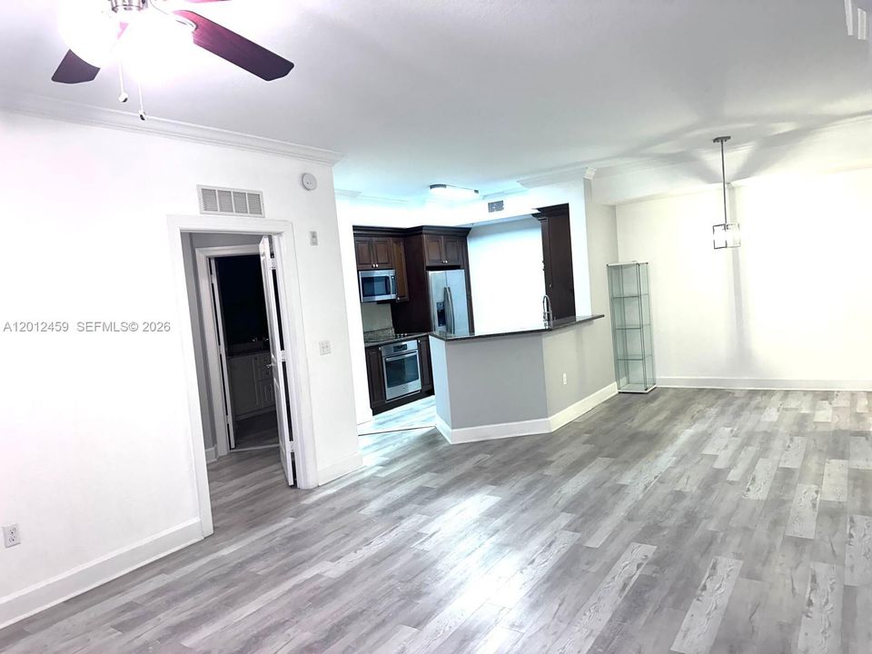 For Rent: $2,380 (2 beds, 2 baths, 1137 Square Feet)