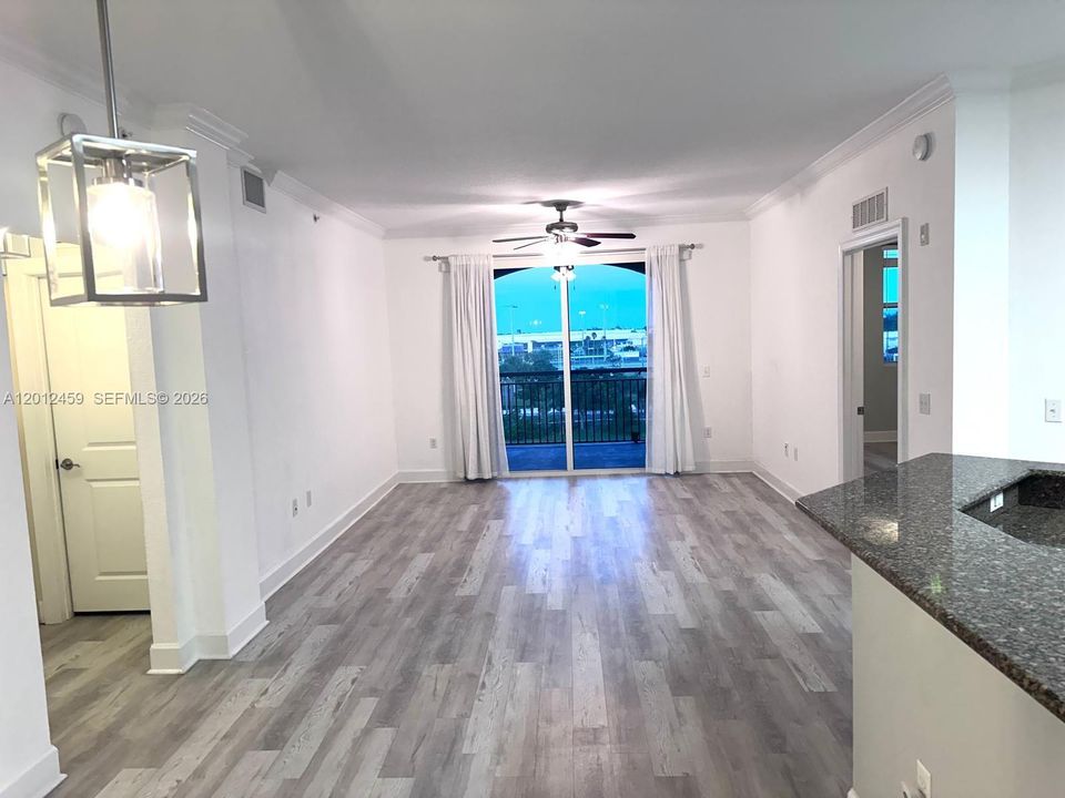 For Rent: $2,380 (2 beds, 2 baths, 1137 Square Feet)