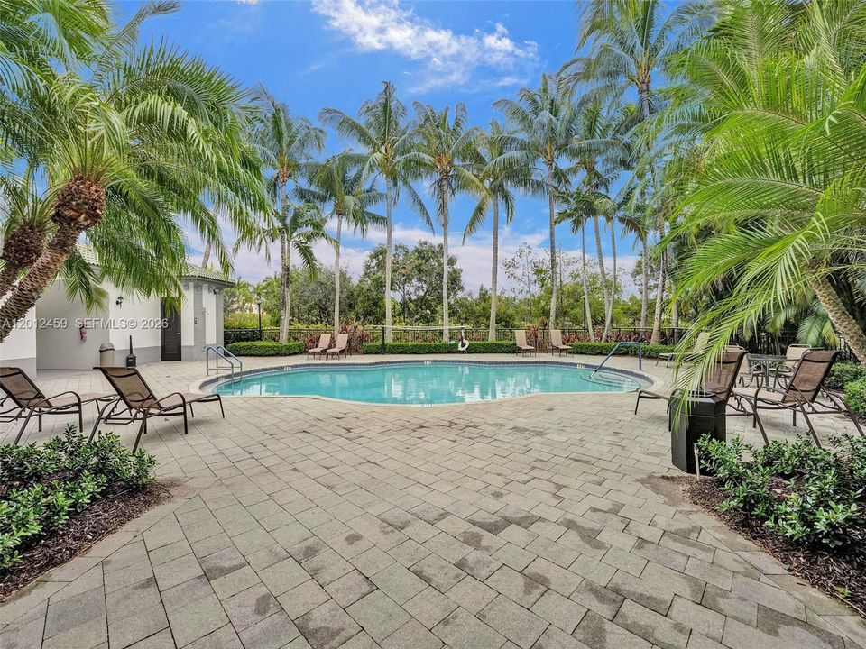 For Rent: $2,380 (2 beds, 2 baths, 1137 Square Feet)