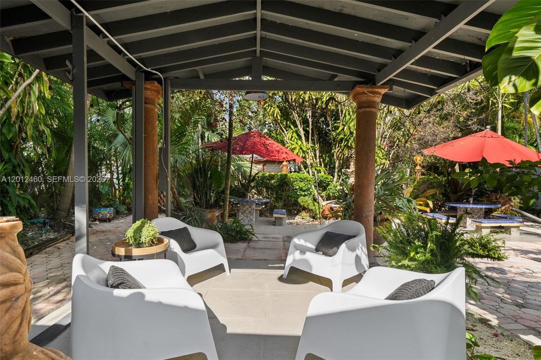 Recently Sold: $750,000 (3 beds, 2 baths, 1104 Square Feet)