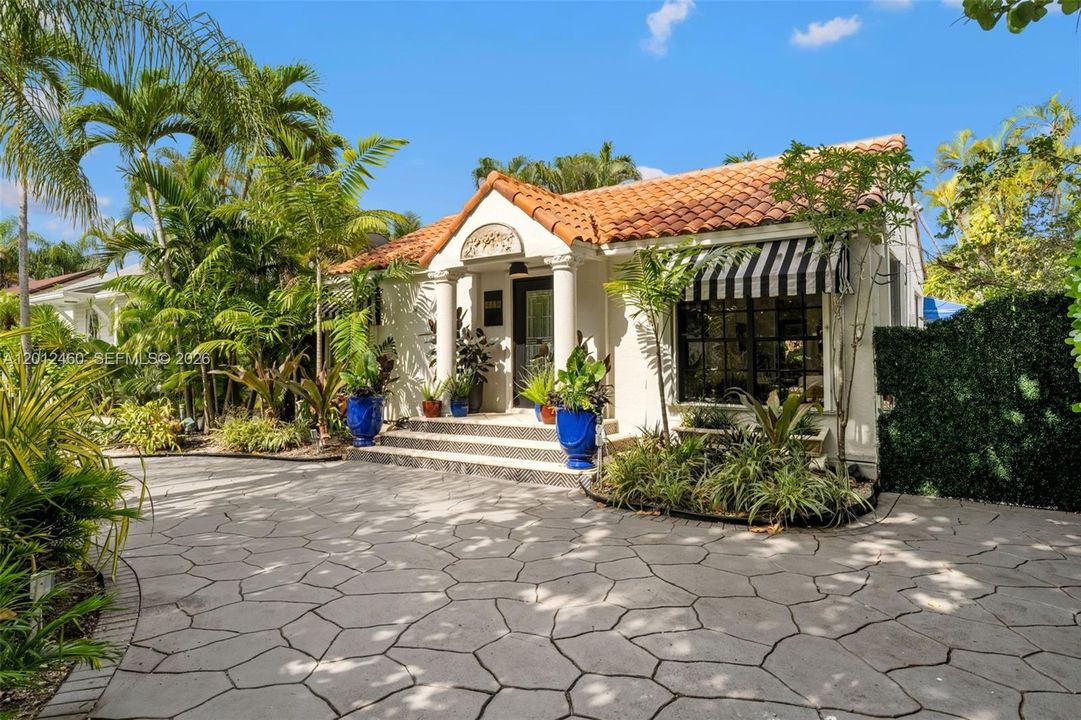 Recently Sold: $750,000 (3 beds, 2 baths, 1104 Square Feet)