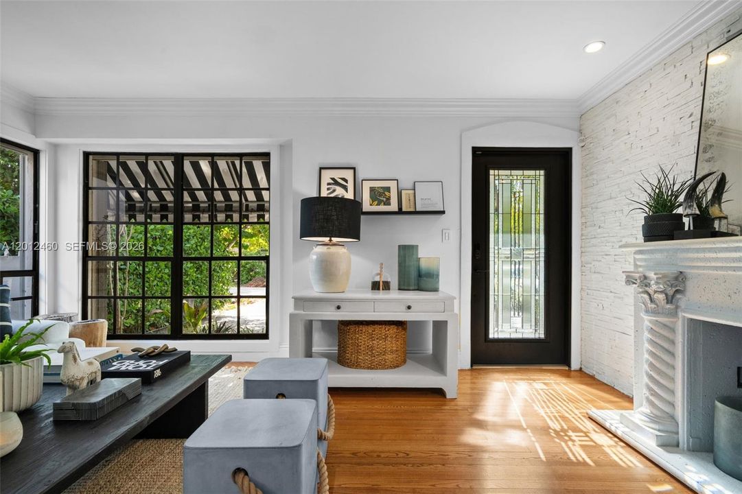 Recently Sold: $750,000 (3 beds, 2 baths, 1104 Square Feet)