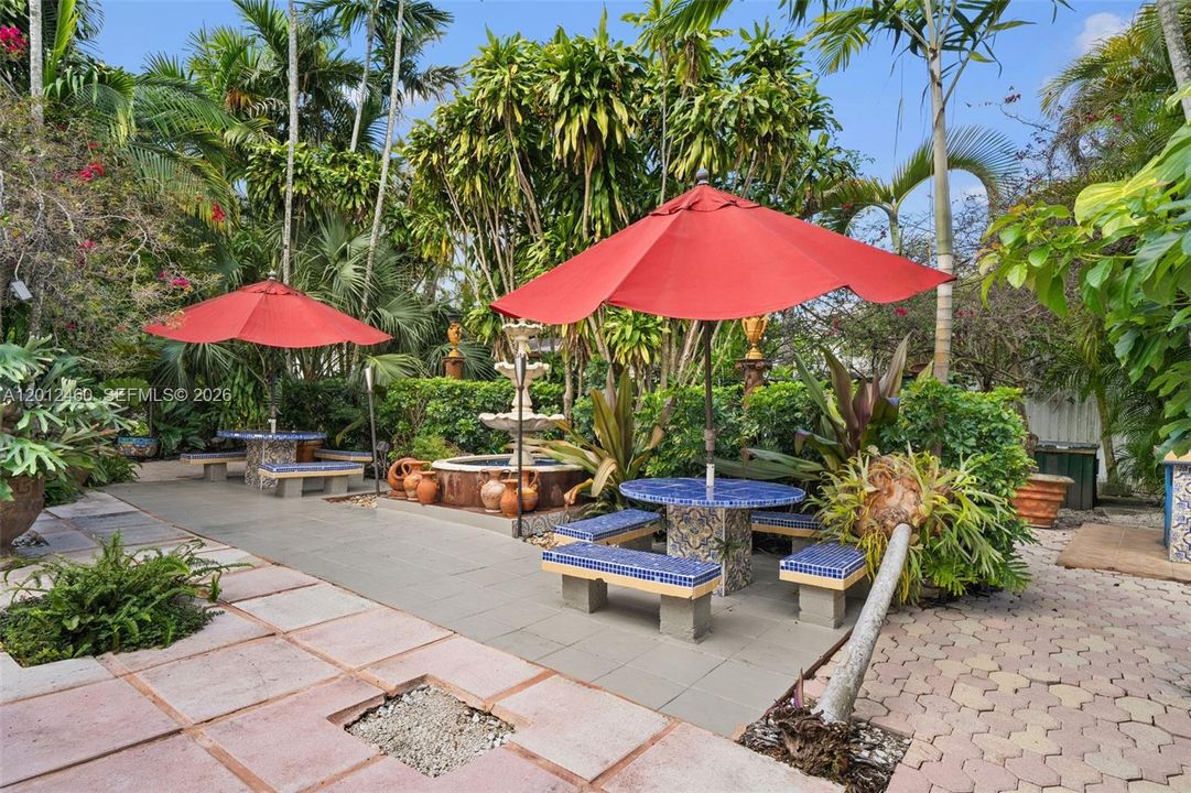 Recently Sold: $750,000 (3 beds, 2 baths, 1104 Square Feet)