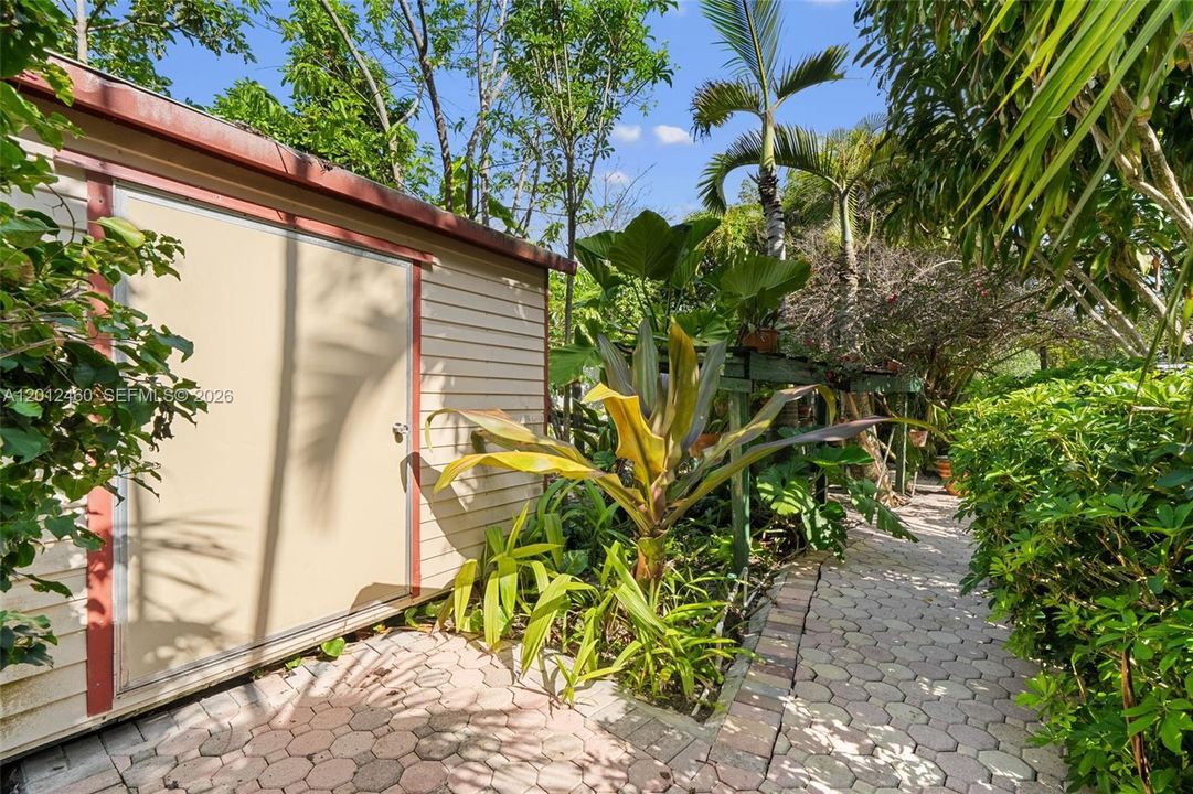 Recently Sold: $750,000 (3 beds, 2 baths, 1104 Square Feet)
