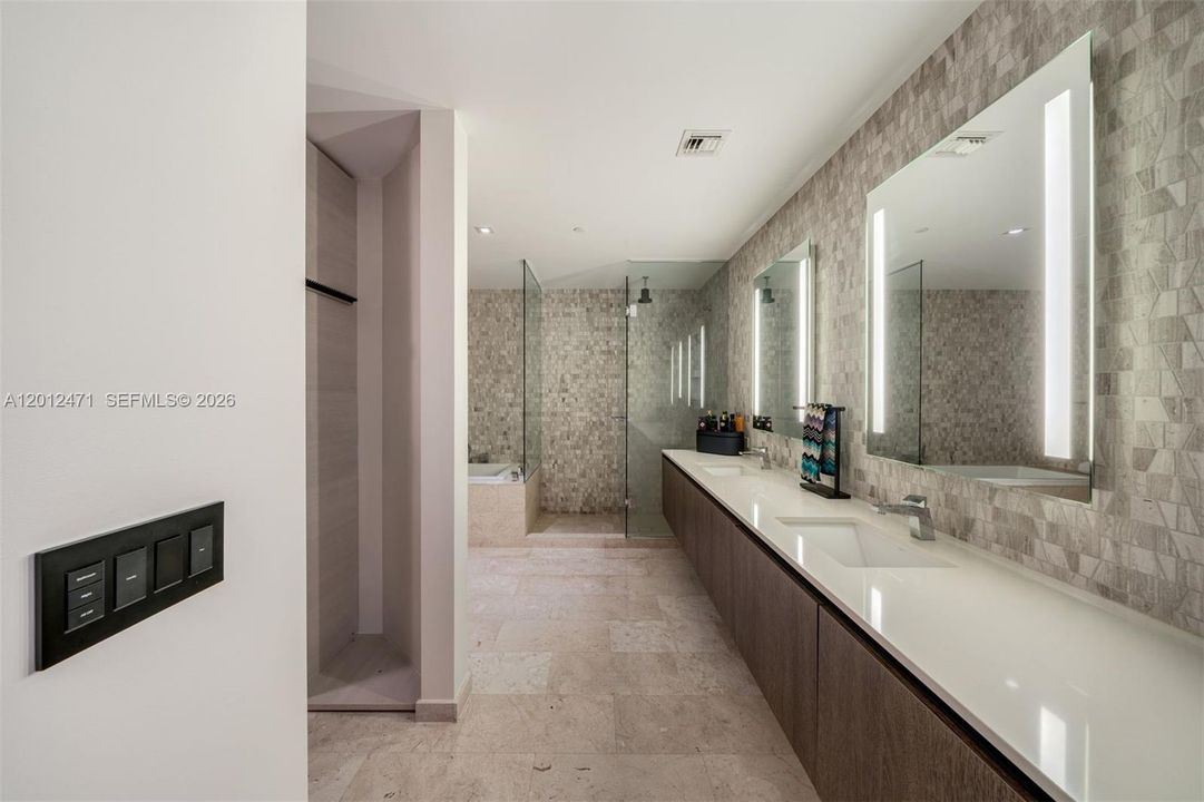 Active With Contract: $6,500 (2 beds, 2 baths, 1244 Square Feet)