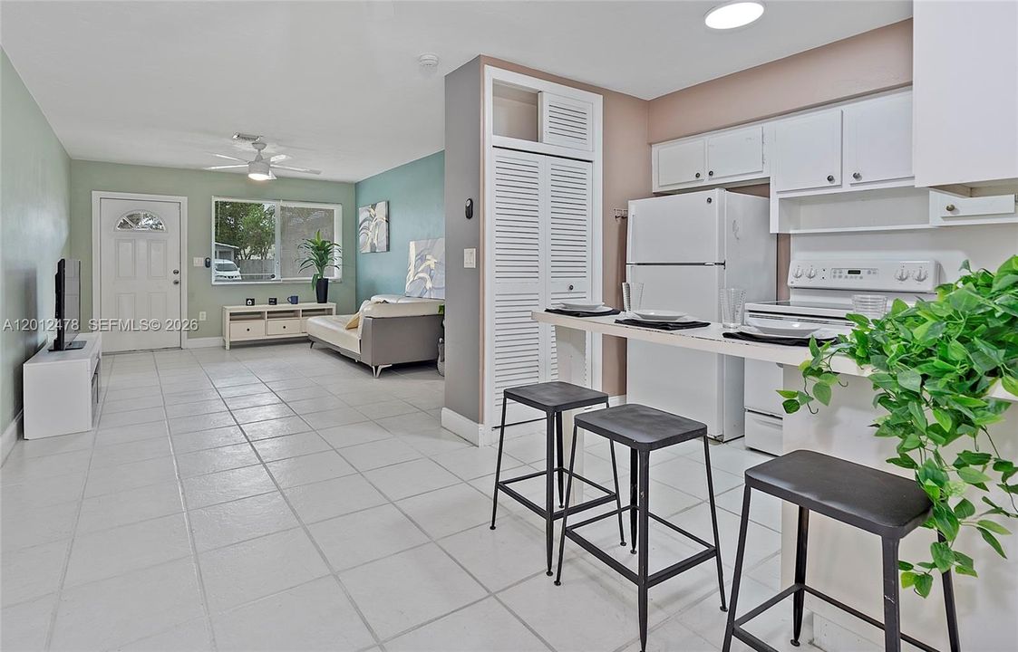 For Sale: $155,000 (2 beds, 1 baths, 550 Square Feet)