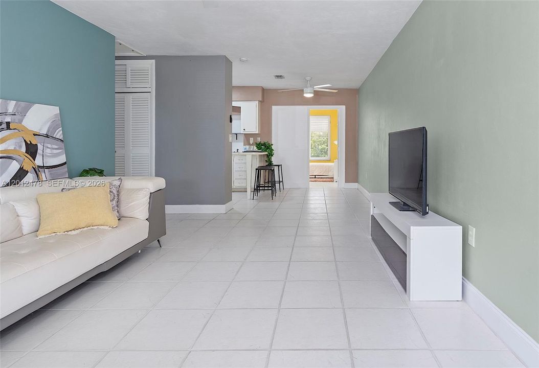 For Sale: $155,000 (2 beds, 1 baths, 550 Square Feet)