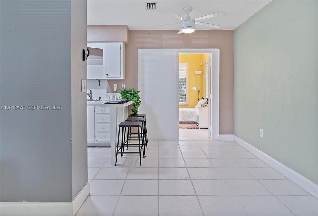 For Sale: $155,000 (2 beds, 1 baths, 550 Square Feet)