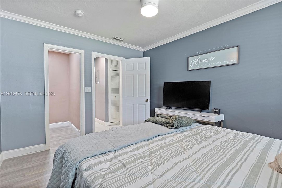 For Sale: $155,000 (2 beds, 1 baths, 550 Square Feet)