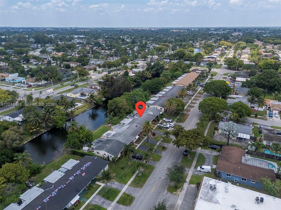 For Sale: $155,000 (2 beds, 1 baths, 550 Square Feet)
