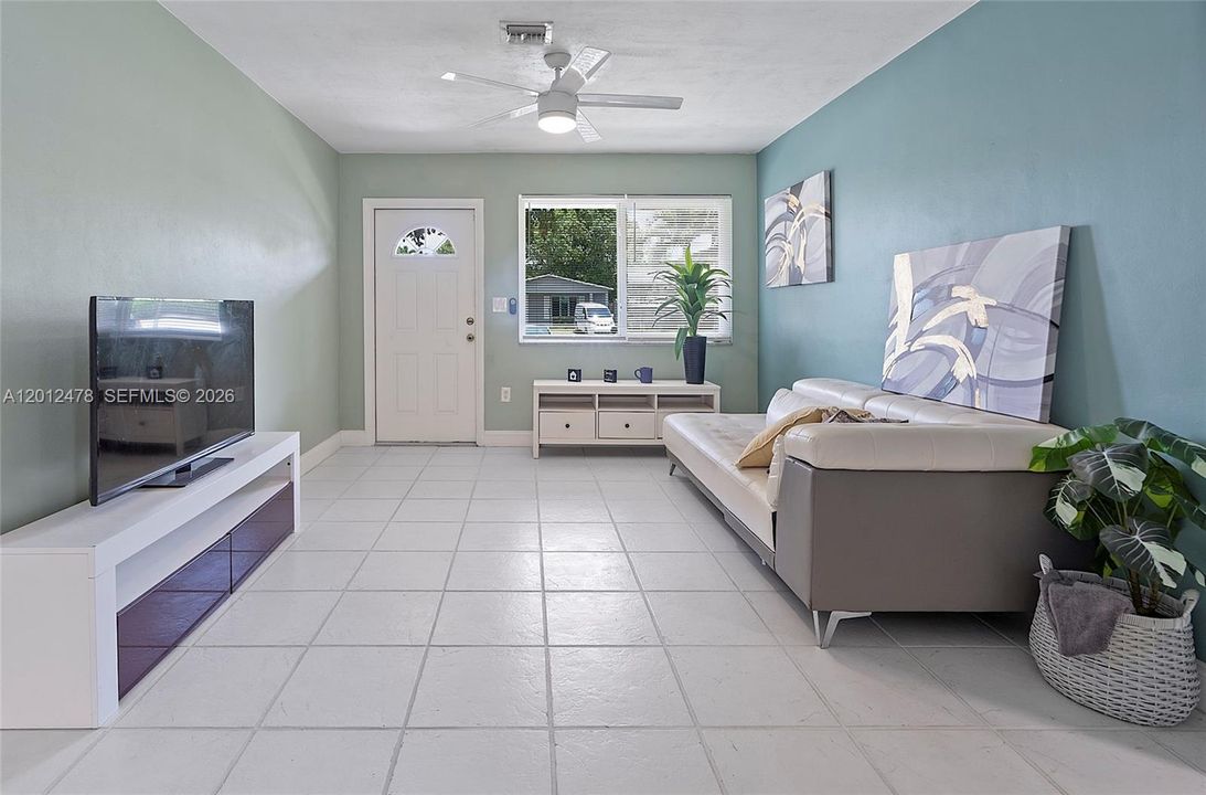 For Sale: $155,000 (2 beds, 1 baths, 550 Square Feet)