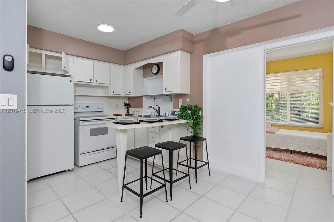 For Sale: $155,000 (2 beds, 1 baths, 550 Square Feet)